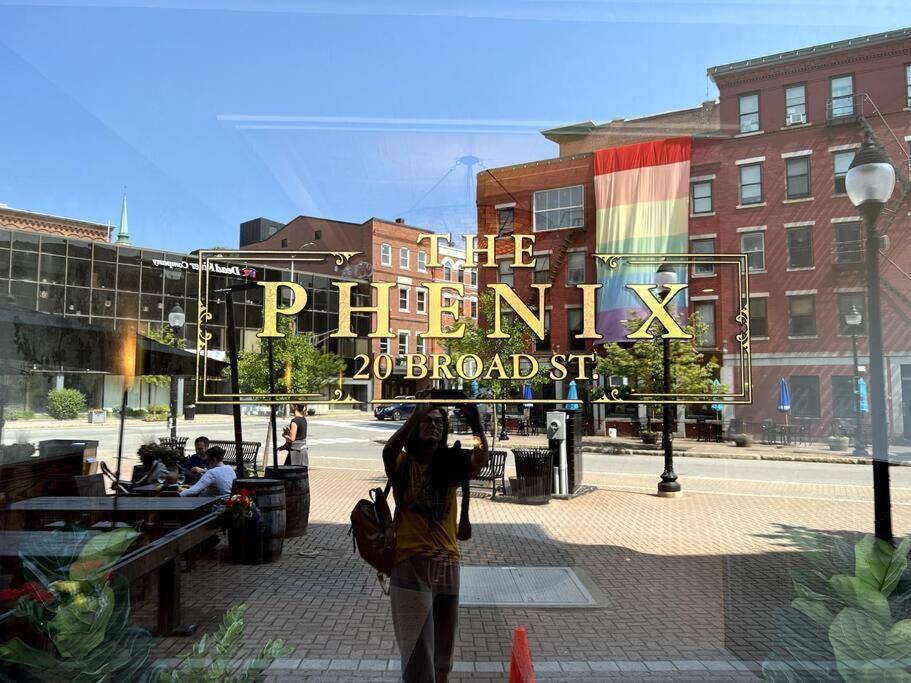 The Phenix Historic Dtwn Hotel, King Bed, Room # 309 بانجور المظهر الخارجي الصورة