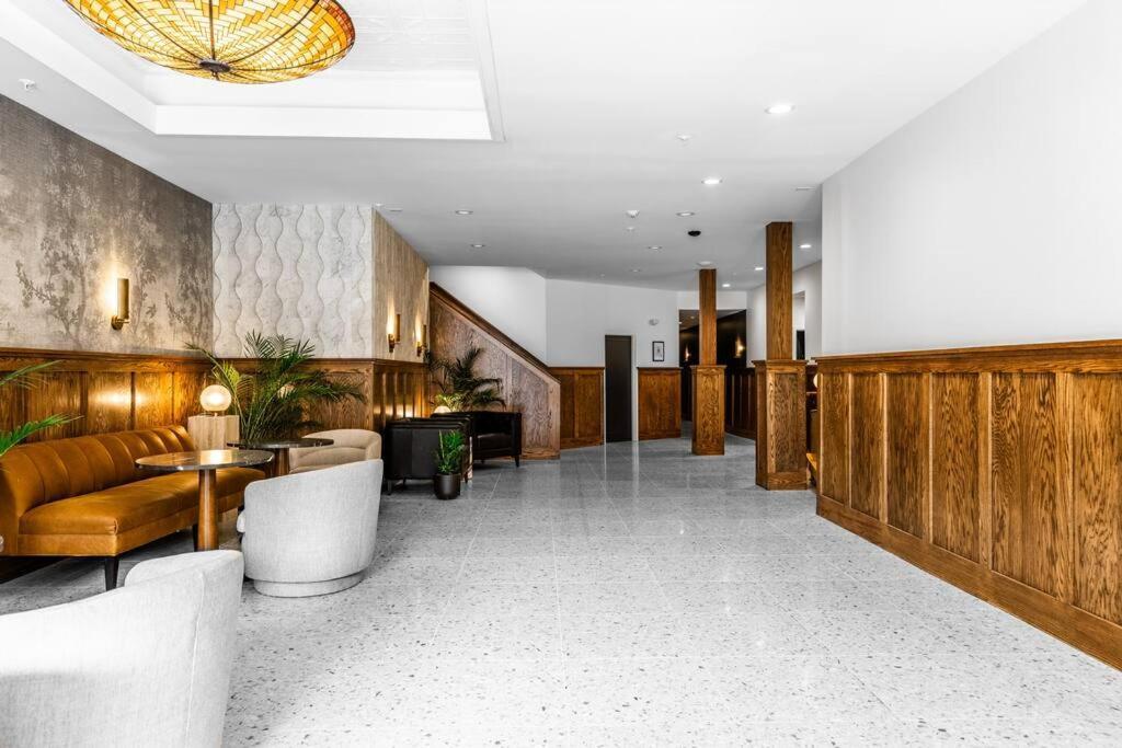 The Phenix Historic Dtwn Hotel, King Bed, Room # 309 بانجور المظهر الخارجي الصورة